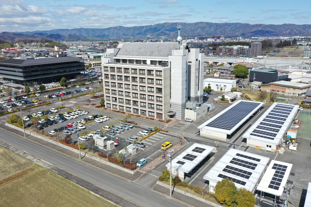 三重県伊賀庁舎​の太陽光発電パネル写真01