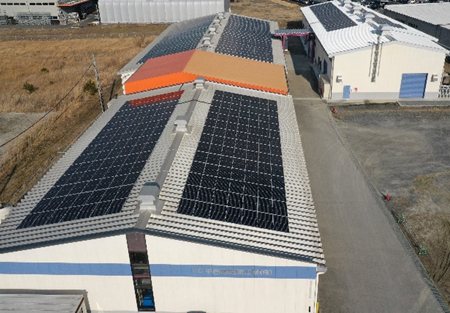 導入事例01 三重県伊賀市　製造業​の太陽光発電パネル写真